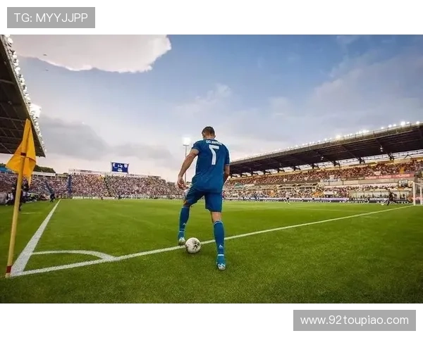 那不勒斯足球俱乐部历史辉煌与现代成就的完美融合与发展探索 那不勒斯足球俱乐部历史辉煌与现代成就的完美融合与发展探索