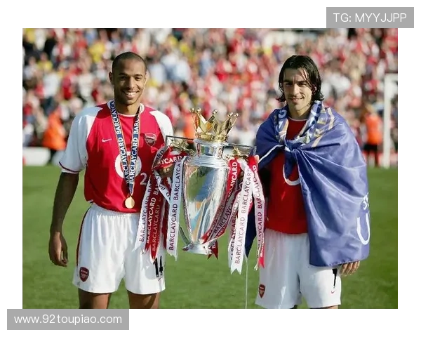 亨利领衔法国队辉煌征程全面解析球队数据与荣耀时刻 亨利领衔法国队辉煌征程全面解析球队数据与荣耀时刻