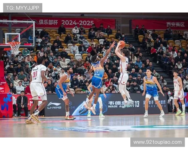 新赛季篮球联赛揭幕战精彩纷呈 多支劲旅争夺冠军宝座引发热议