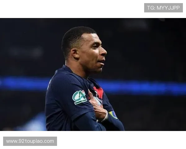 梅西带领巴黎圣日耳曼迎来关键胜利 曼联失误再遭失利