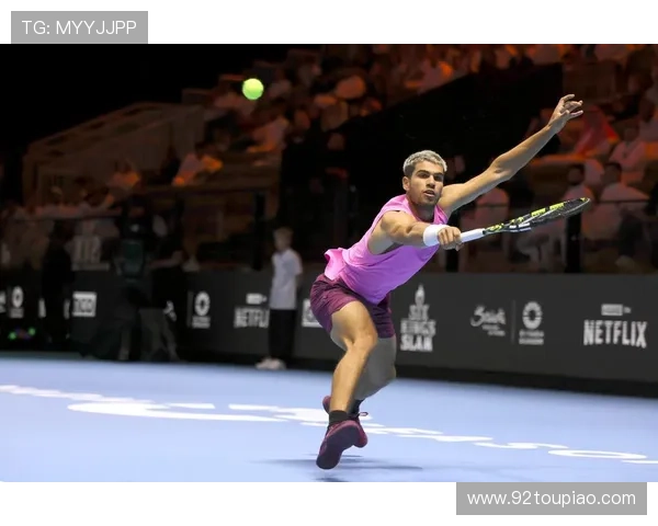 网球赛场风云再起 世界顶级选手激战四大满贯赛事即将上演 网球赛场风云再起 世界顶级选手激战四大满贯赛事即将上演