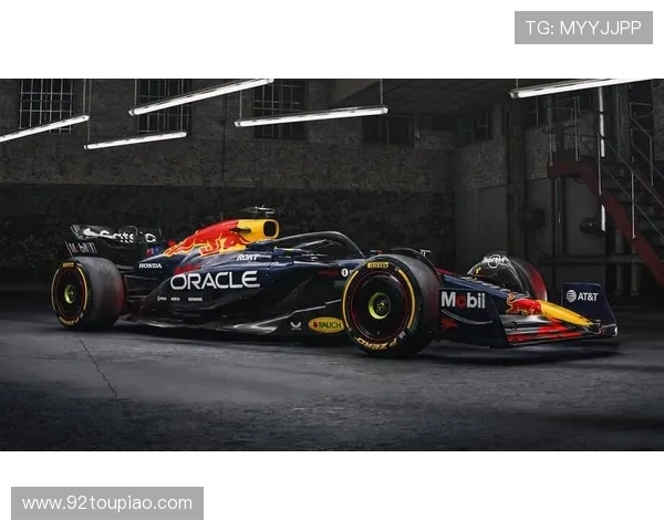 F1赛季最新动态:顶级车队争夺白热化 驾驶员转会引发关注