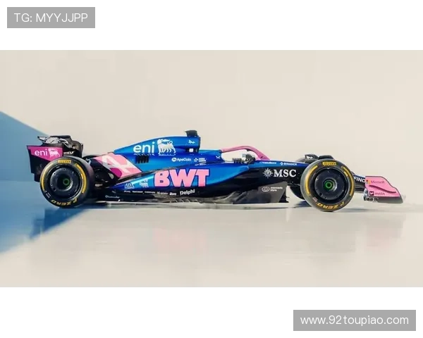 F1赛季精彩回顾:车队与车手竞争激烈,谁将问鼎年度冠军 F1赛季精彩回顾:车队与车手竞争激烈,谁将问鼎年度冠军