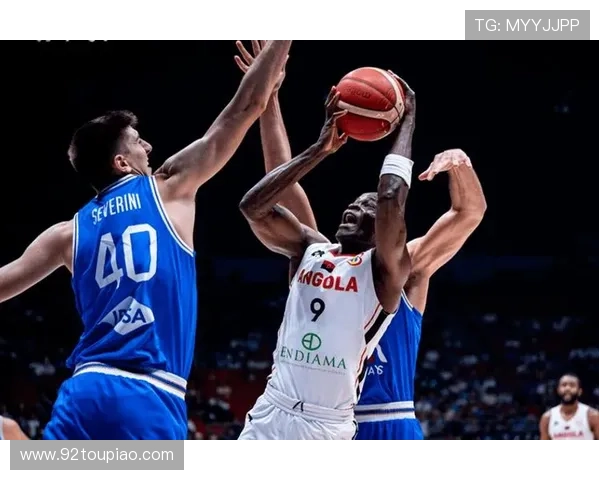 中国男篮力克澳大利亚晋级世界杯四强 杨毅赞扬球队拼搏精神展现崭新风貌 中国男篮力克澳大利亚晋级世界杯四强 杨毅赞扬球队拼搏精神展现崭新风貌