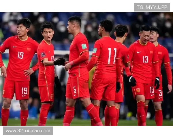 国足新阵容亮相亚洲赛场展现强劲复苏势头引发球迷热情持续升